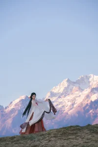 Artistic Portrait Photography Featuring Wan Jiang Ting: YiTuYu Art Language Vol.9215 – Elegant Aesthetic Visuals and Rouge-Inspired Beauty-11