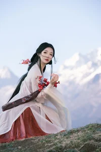 Artistic Portrait Photography Featuring Wan Jiang Ting: YiTuYu Art Language Vol.9215 – Elegant Aesthetic Visuals and Rouge-Inspired Beauty-6