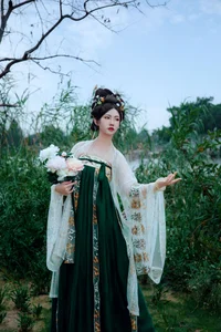 Sophisticated Portraiture of Pang Tou Yu: Dreaming of Rainy Jiangnan Aesthetics – YiTuYu Art Language Vol.9300 Collection-8