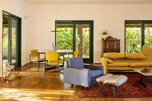 Stunning 600m2 Farmhouse Renovation: Blending Rustic Heritage with Modern Open-Plan Design and Natural Light-3