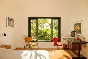 Stunning 600m2 Farmhouse Renovation: Blending Rustic Heritage with Modern Open-Plan Design and Natural Light-12