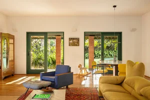 Stunning 600m2 Farmhouse Renovation: Blending Rustic Heritage with Modern Open-Plan Design and Natural Light-8