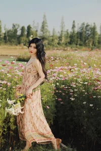 Timeless Grace: Exploring the Ethereal Portraits of Xiao Tian Tian-2