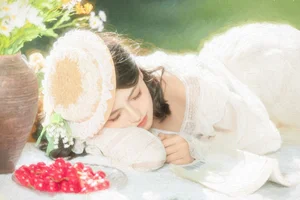 Chic French Picnic Aesthetics: YiTuYu Art Language Vol.9307 Featuring Model A Xi in a Sunny Afternoon Outdoor Lifestyle Photoshoot-1