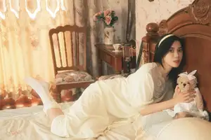 Discover Pai Pai's Dreamy Elegance in YiTuYu Vol.8568: A Gentle Retro Charm-1