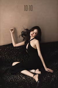 VGU No.28: Unveiling Glamour: A Vision of Elegance in a Timeless Black Dress.-1