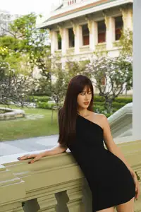 Chenaling_CL Vol.8609: Captivating Elegance in a Black Dress at Golden Hour-22