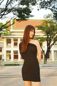 Chenaling_CL Vol.8609: Captivating Elegance in a Black Dress at Golden Hour-10