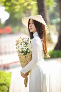Captivating Beauty: Vietnamese Girl in White Ao Dai with Delicate Daisies.-9