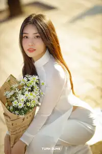Captivating Beauty: Vietnamese Girl in White Ao Dai with Delicate Daisies.-0