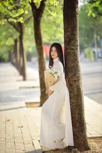 Captivating Beauty: Vietnamese Girl in White Ao Dai with Delicate Daisies.-6