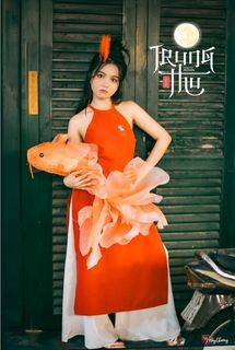 Vietnamese Mid-Autumn Festival: Graceful Girl with Traditional Carp Lantern & Poetic Beauty-5