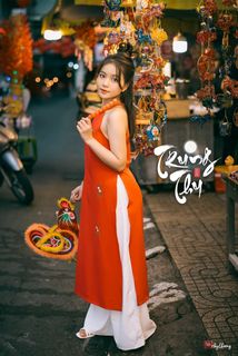 Vietnamese Mid-Autumn Festival: Graceful Girl with Traditional Carp Lantern & Poetic Beauty-3