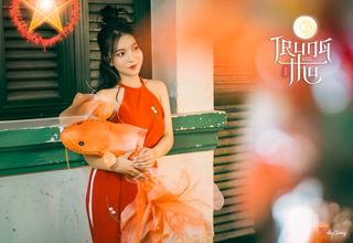 Vietnamese Mid-Autumn Festival: Graceful Girl with Traditional Carp Lantern & Poetic Beauty-1