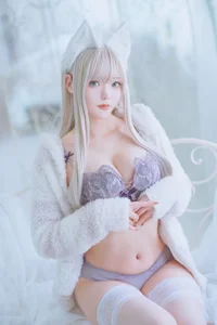 Aesthetic Kemomimi White Lingerie Cosplay Featuring Model Kuro (くろてぃあ) - Stunning 56-Photo Collection of Minimalist Neko-Style Fashion and Portraiture-10