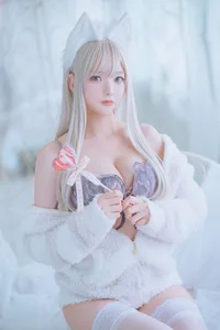 Aesthetic Kemomimi White Lingerie Cosplay Featuring Model Kuro (くろてぃあ) - Stunning 56-Photo Collection of Minimalist Neko-Style Fashion and Portraiture-17