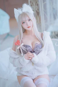Aesthetic Kemomimi White Lingerie Cosplay Featuring Model Kuro (くろてぃあ) - Stunning 56-Photo Collection of Minimalist Neko-Style Fashion and Portraiture-14