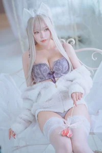 Aesthetic Kemomimi White Lingerie Cosplay Featuring Model Kuro (くろてぃあ) - Stunning 56-Photo Collection of Minimalist Neko-Style Fashion and Portraiture-2