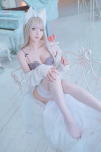 Aesthetic Kemomimi White Lingerie Cosplay Featuring Model Kuro (くろてぃあ) - Stunning 56-Photo Collection of Minimalist Neko-Style Fashion and Portraiture-16