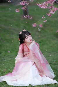 Ethereal Elegance: Xiao Wang Sui Bin Bin in New Collection-12