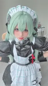 Coser PoppaChan - Corin: Captivating Green-Haired Maid Cosplay Unveiled-7