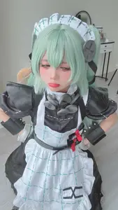Coser PoppaChan - Corin: Captivating Green-Haired Maid Cosplay Unveiled-5