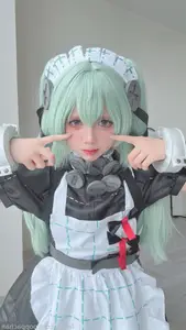 Coser PoppaChan - Corin: Captivating Green-Haired Maid Cosplay Unveiled-6