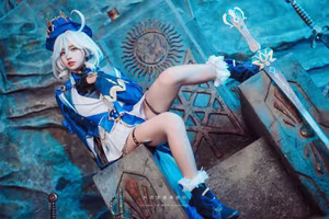Coser Mumu Momo as Furina God of Justice: An Exquisite Cosplay Masterpiece-2