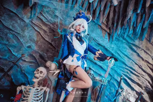Coser Mumu Momo as Furina God of Justice: An Exquisite Cosplay Masterpiece-3