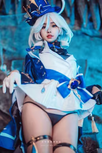 Coser Mumu Momo as Furina God of Justice: An Exquisite Cosplay Masterpiece-6