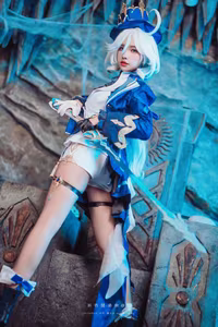 Coser Mumu Momo as Furina God of Justice: An Exquisite Cosplay Masterpiece-0
