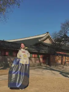 Phuong Ly Transforms into a Regal Korean Consort in Exquisite Hanbok at Ancient Palace-2