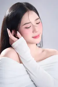 Serene Beauty of a Gentle Girl Explore Pure Charm and Dreamy Aura in a Minimalist Portrait-4