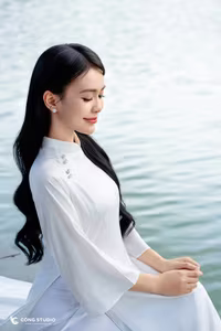 VGU No.77: Elegant Vietnamese Girl in White Ao Dai by Hanois Hoan Kiem Lake-4