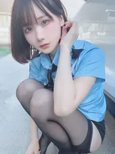 Coser Kenken - Fantia 2023.11 Part01: Meet the Adorable Police Girl in Captivating Cosplay-6