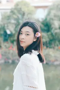 Fresh Spring Charm: Tong Tong in YiTuYu Vol.8644 Art Series Unveiled-11