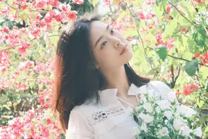 Fresh Spring Charm: Tong Tong in YiTuYu Vol.8644 Art Series Unveiled-21