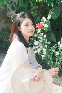 Fresh Spring Charm: Tong Tong in YiTuYu Vol.8644 Art Series Unveiled-9