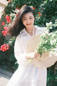 Fresh Spring Charm: Tong Tong in YiTuYu Vol.8644 Art Series Unveiled-25