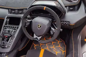 Lamborghini Aventador SVJ in Phu Yen: Luxury Supercar Meets Unique Street Cuisine-8