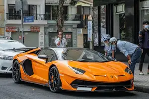 Lamborghini Aventador SVJ in Phu Yen: Luxury Supercar Meets Unique Street Cuisine-9