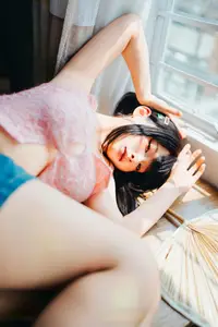 Coser Chunmomo's Dreamy Selfie Moments Part02: Captivating Beauty by the Window-19