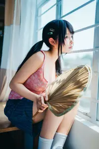 Coser Chunmomo's Dreamy Selfie Moments Part02: Captivating Beauty by the Window-11