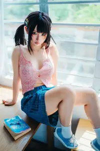 Coser Chunmomo's Dreamy Selfie Moments Part02: Captivating Beauty by the Window-4