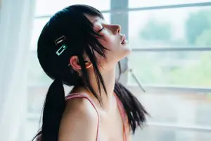 Coser Chunmomo's Dreamy Selfie Moments Part02: Captivating Beauty by the Window-6