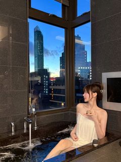 Taiwanese Hot Girl Donna Charms Amidst City Night Lights-9