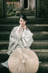 VGU No.157: The Grace of Traditional Vietnamese Ao Dai Blending with Ancient Cultural Heritage-3