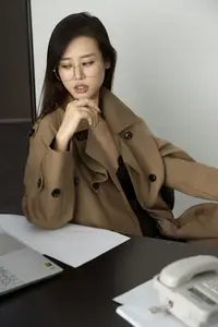 Chenaling_CL in YiTuYu Vol.8748: Elegant Office Chic with a Pensive Touch-25