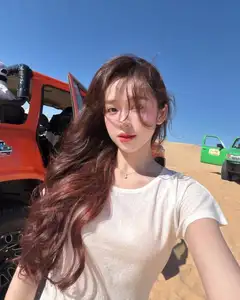 Karty Chang: Dien Bien Hot Girl Shines Bright Amidst Desert Dunes-1