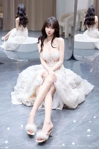 Sophisticated Allure: A Cinematic Visual Journey Into Yueer Yueer’s Timeless Elegance-6